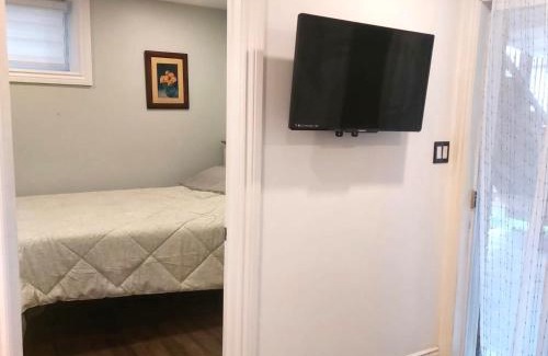 Guelph Apartment | Modern,1BR Guesthouse Studio