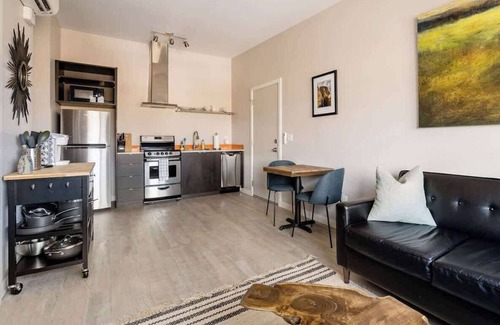 Ladd's Addition Apartment | Modern 1BR Walk to Dining & Bars Fast WiFi + AC