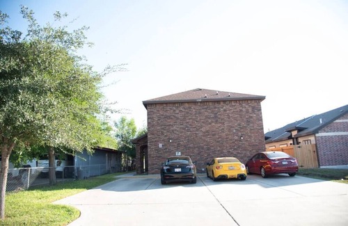 Edinburg Apartment | Modern 2 bed 2-bath next to University UTRGV