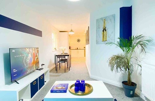 West Bromwich Condo | Modern 2 Bed Apartment close to Birmingham