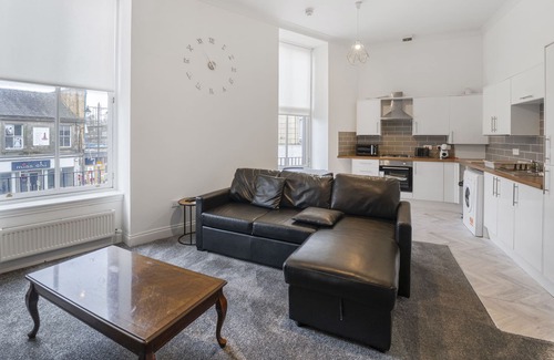 Airdrie Apartment | Modern 2 Bed City Centre Apartment