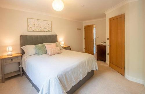 Tavistock Apartment | Modern 2-Bed Flat in Tavistock Centre