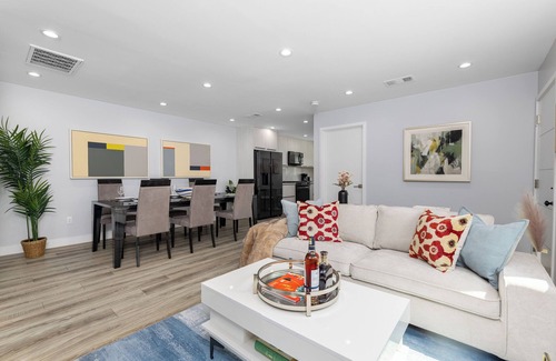 Mission Hills House | Modern 2-Bed Perfect for Extended Stays!