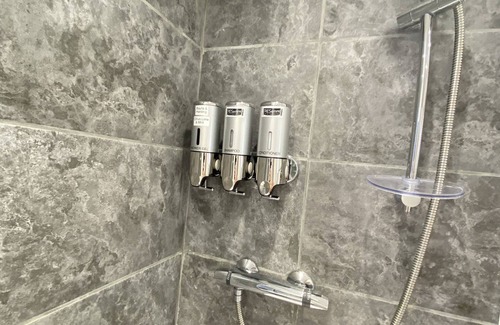Upton Cheyney Apartment | Modern 2 bedroom apartment with car parking