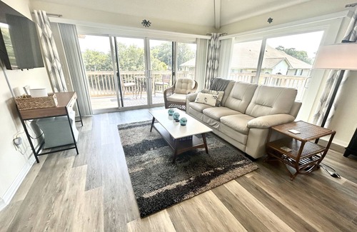 Sea Trail Condo | Modern 2 bedroom/2 bath Condo 3 miles from Sunset Beach