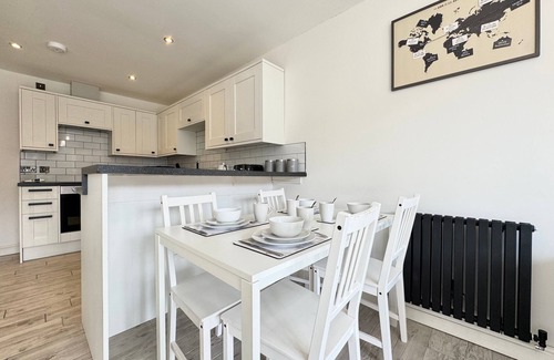 Doncaster Apartment | Modern 2 Bedroom Apartment | Near Hospital & Races