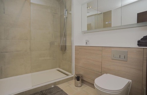 Southend-on-Sea Apartment | Modern, 2-bedroom Central Southend flat,9th Floor