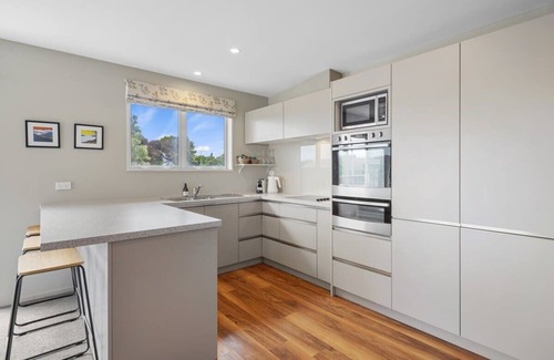 Christchurch House | Modern 2-Bedroom Oasis, Just Steps from the Beach