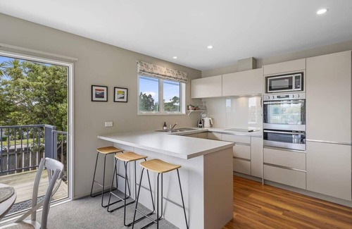 Christchurch House | Modern 2-Bedroom Oasis, Just Steps from the Beach