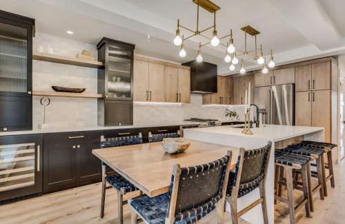 Aspen Apartment | Modern 2 BR in Aspen Core Walk Everywhere
