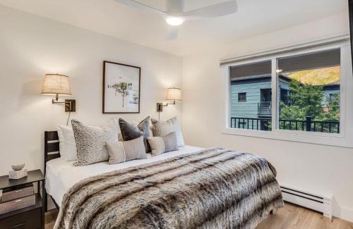Aspen Apartment | Modern 2 BR in Aspen Core Walk Everywhere