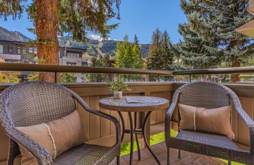 Aspen Apartment | Modern 2 BR in Aspen Core Walk Everywhere