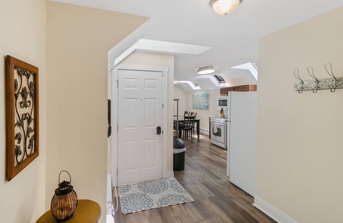 Libertyville House | Modern 2-Story Convenient for Large Families