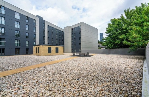 Trafford Apartment | Modern 2bed Manchester+ parking