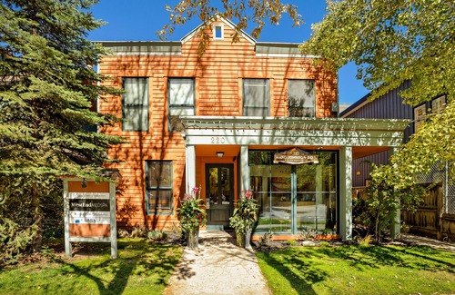 Aspen Apartment | Modern 2BR 1Bath⎮ 6 Blocks to Mtn in the West End