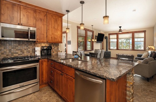 Fraser Condo | Modern 2BR condo w/mountain views & BBQ