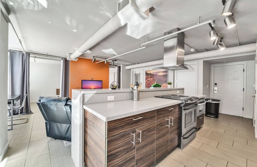 Campus Vista Condo | Modern 2BR Condo with parking - Short Drive to Downtown Phoenix!