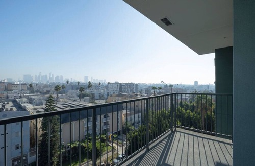 Wilshire Center Apartment | Modern 2BR in K-town (ID112)
