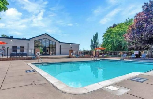 Rochester Apartment | Modern 2BR Retreat w/Pool & Gym | Near Downtown