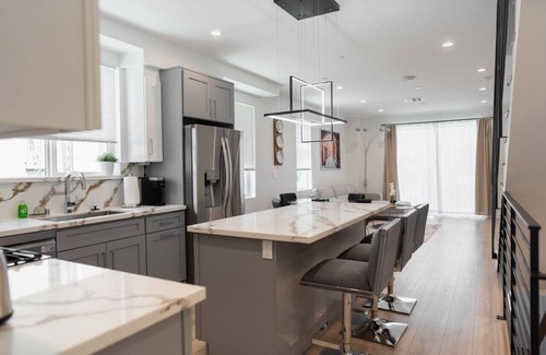 NoHo Arts District House | MODERN 3-4 BEDROOM TOWNHOME BUILT IN 2023 WITH OFFICE, BONUS ROOM, 2-CAR GARAGE WITH EV CHARGER & 2 BALCONIES (p63)