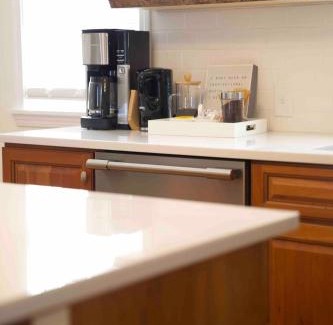 Federal Hill Apartment | Modern 3 bed close to downtown- parking available