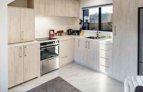 Christchurch City Centre House | Modern 3 bed Overlooking Hagley Park