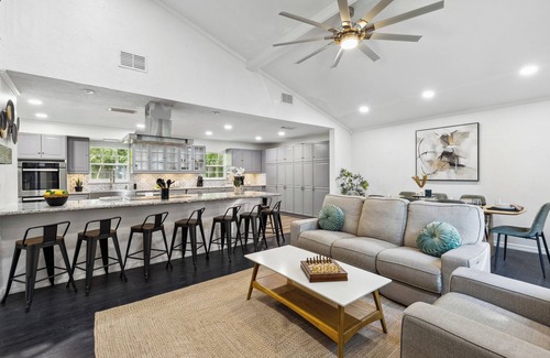 Gainesville House | Modern 3-bedroom house walking distance from UF stadium!