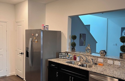 Southbelt/Ellington House | Modern 3-bedroom house near hobby with movie room