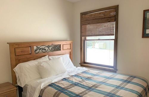 Alexandria Bay House | Modern 3 Bedroom Home nestled along Vineyard with River and Bridge Views