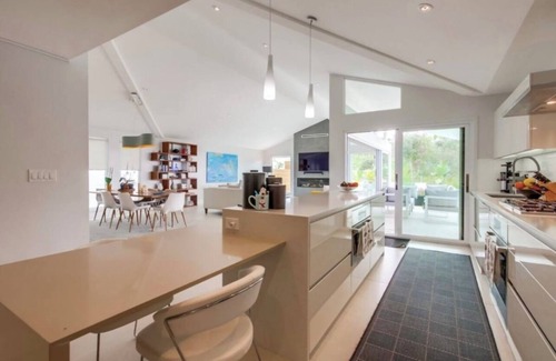 La Jolla Mesa House | Modern 3-Br Beach House In La Jolla with Stunning Views