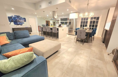 Deerfield Beach House | Modern 3 BR house w/Private Pool, Relaxing Backyard w/Hot Tub & Steam Shower