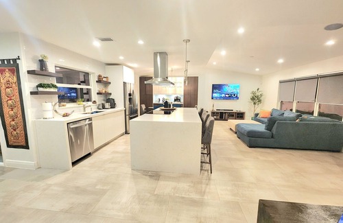 Deerfield Beach House | Modern 3 BR house w/Private Pool, Relaxing Backyard w/Hot Tub & Steam Shower