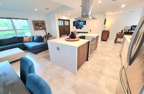 Deerfield Beach House | Modern 3 BR house w/Private Pool, Relaxing Backyard w/Hot Tub & Steam Shower