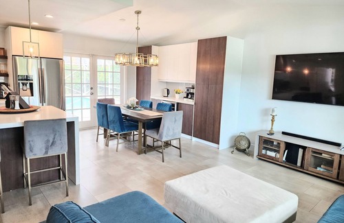Deerfield Beach House | Modern 3 BR house w/Private Pool, Relaxing Backyard w/Hot Tub & Steam Shower