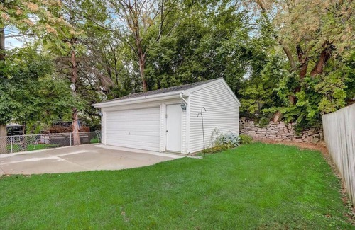West Allis House | Modern 3 BR Minutes to WI Statefair, MKE Zoo, Brewers, & Hospital