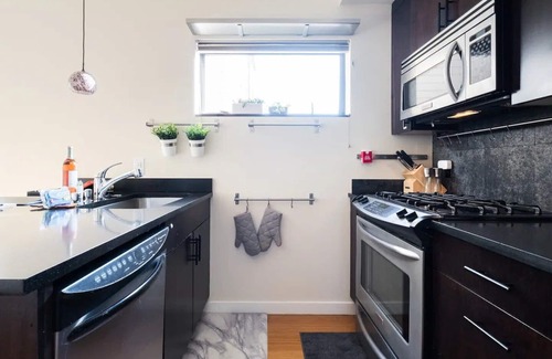 Columbia City House | Modern 3-Story Townhome - Walkable Seattle Location