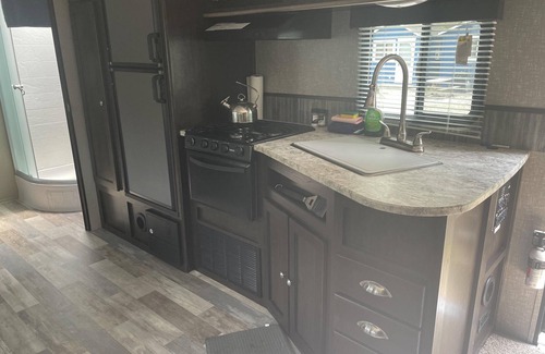 Wasaga Beach House | Modern 30' Trailer, 2 Baths, 2 Bedrooms, Riverside, 4 min Walk to Beach