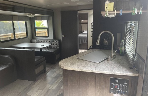 Wasaga Beach House | Modern 30' Trailer, 2 Baths, 2 Bedrooms, Riverside, 4 min Walk to Beach