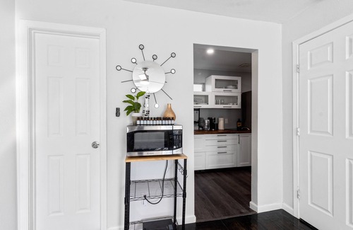 Franklin Park House | Modern 3bd/2ba Suite with Full Gym & Large Patio!