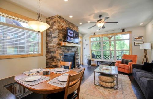 Granby House | Modern 3bd cabin in Edgewater