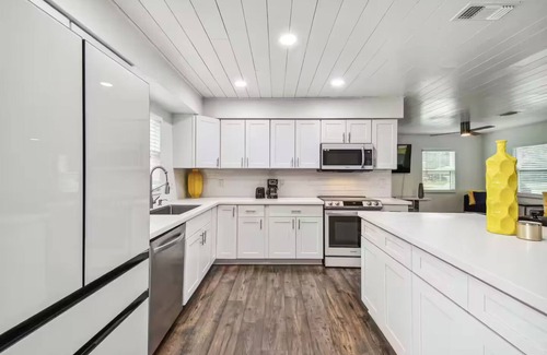 Wesley Chapel South House | Modern 3bed, 2bath House in Wesley Chapel, with EV Charging Outlet, AC, & WiFi.
