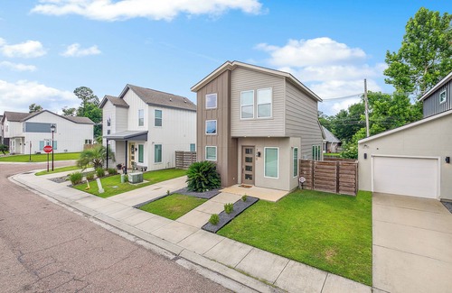 South Baton Rouge House | Modern 3BR/2.5BA House Minutes From Perkins Rowen