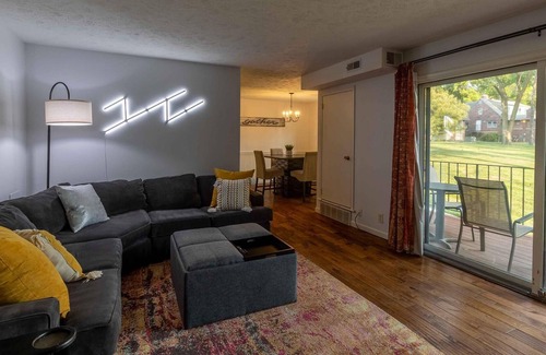 West Omaha Condo | Modern 3BR / 2BA Condo in the Heart of Omaha!