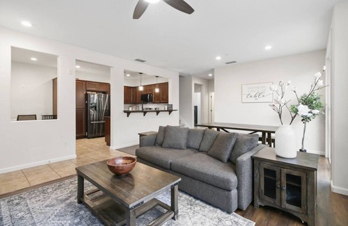 Folsom House | Modern 3BR/3BA Folsom Retreat