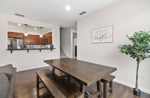 Folsom House | Modern 3BR/3BA Folsom Retreat