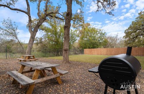 Lakeland Park Apartment | Modern 3BR 3BA in Steiner Ranch w Balcony Dining Yard w Grill by Austin Vacay