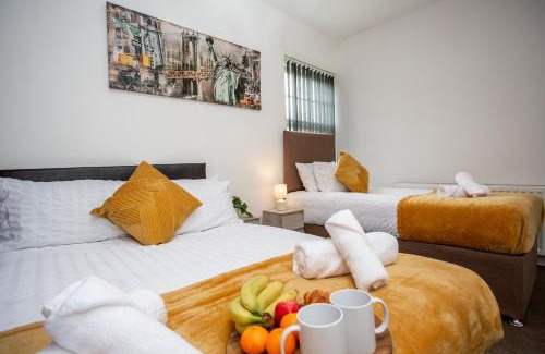 Newcastle-upon-Tyne Apartment | Modern 3BR City Flat with Views, Fast WiFi & Close to Trains!