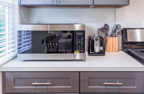 Westminster House | Modern 3BR Disney Luxe - Sleeps up to 12 w Game Room/PoolTable+Arcade/EV
