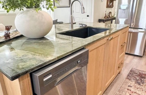 Williston House | Modern 3BR Home | BBQ, Wi-Fi, Near Dining & Stores