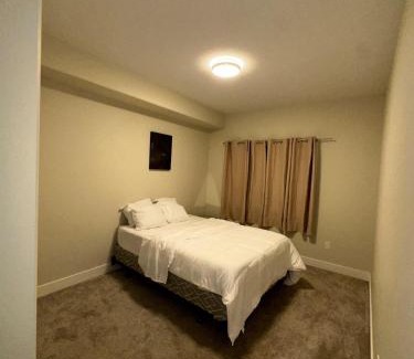 Saskatoon Downtown Apartment | Modern 3BR Home by RUH & U of S